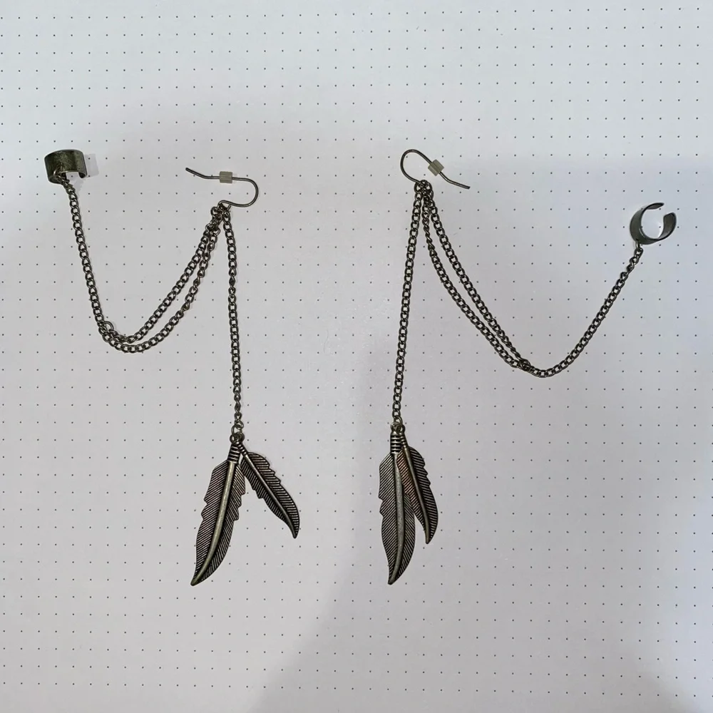 ❤️‍🔥 Hot Topic Set of 2 Feather 🪶 Ear cuff Silver Black Earri… - Picture 2 of 6